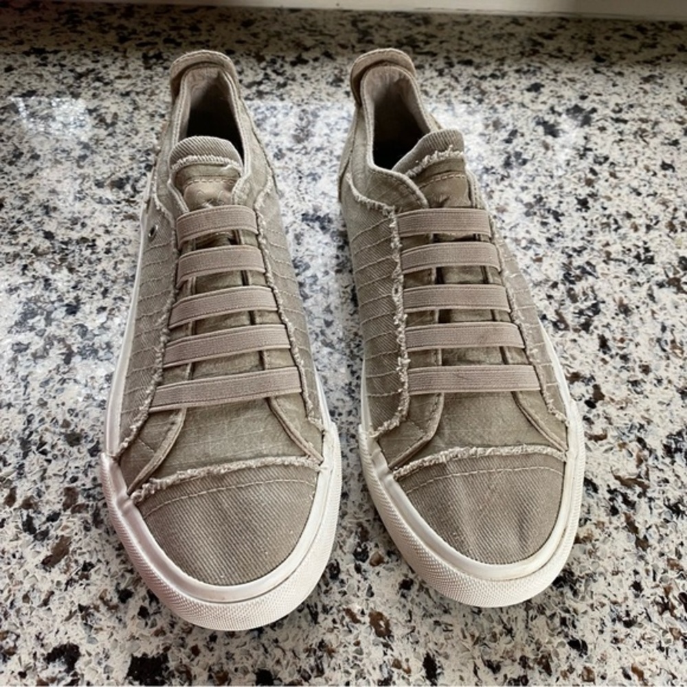 BLOWFISH Malibu Marley Slip On‎ Sneakers Distressed Taupe Color Women’s 8